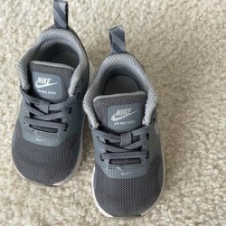 Nike Shoes | Kids Shoes For Sale | Color: Gray | Size: 5bb