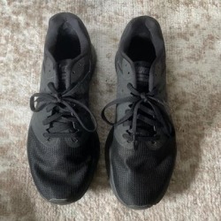 Nike Shoes | Men Or Women Black Nike Sneakers | Color: Black | Size: 9.5