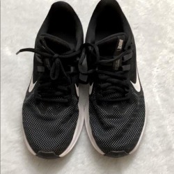 Nike Shoes | Womens Sneakers | Color: Black | Size: 7.5