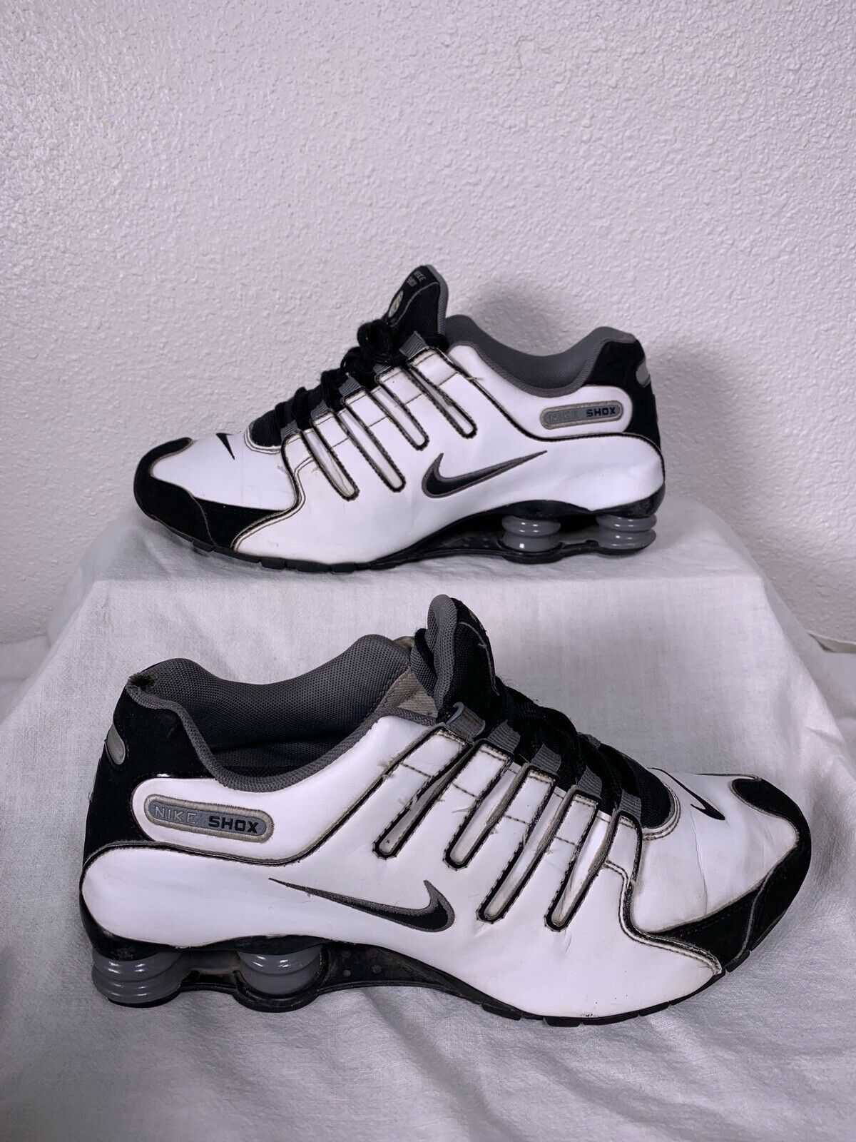 Nike Shox NZ Men’s Size 9.5 White Black Casual Athletic Running Shoes 378341-101