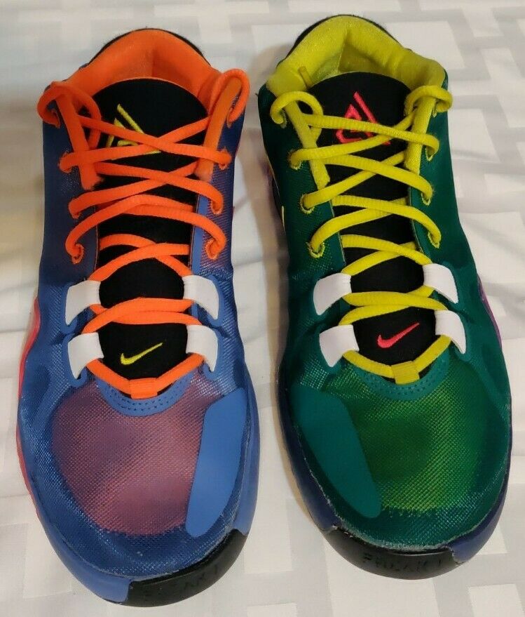 Nike Sport De Colors CT8476-800, 8 US. Left shoe missing insole