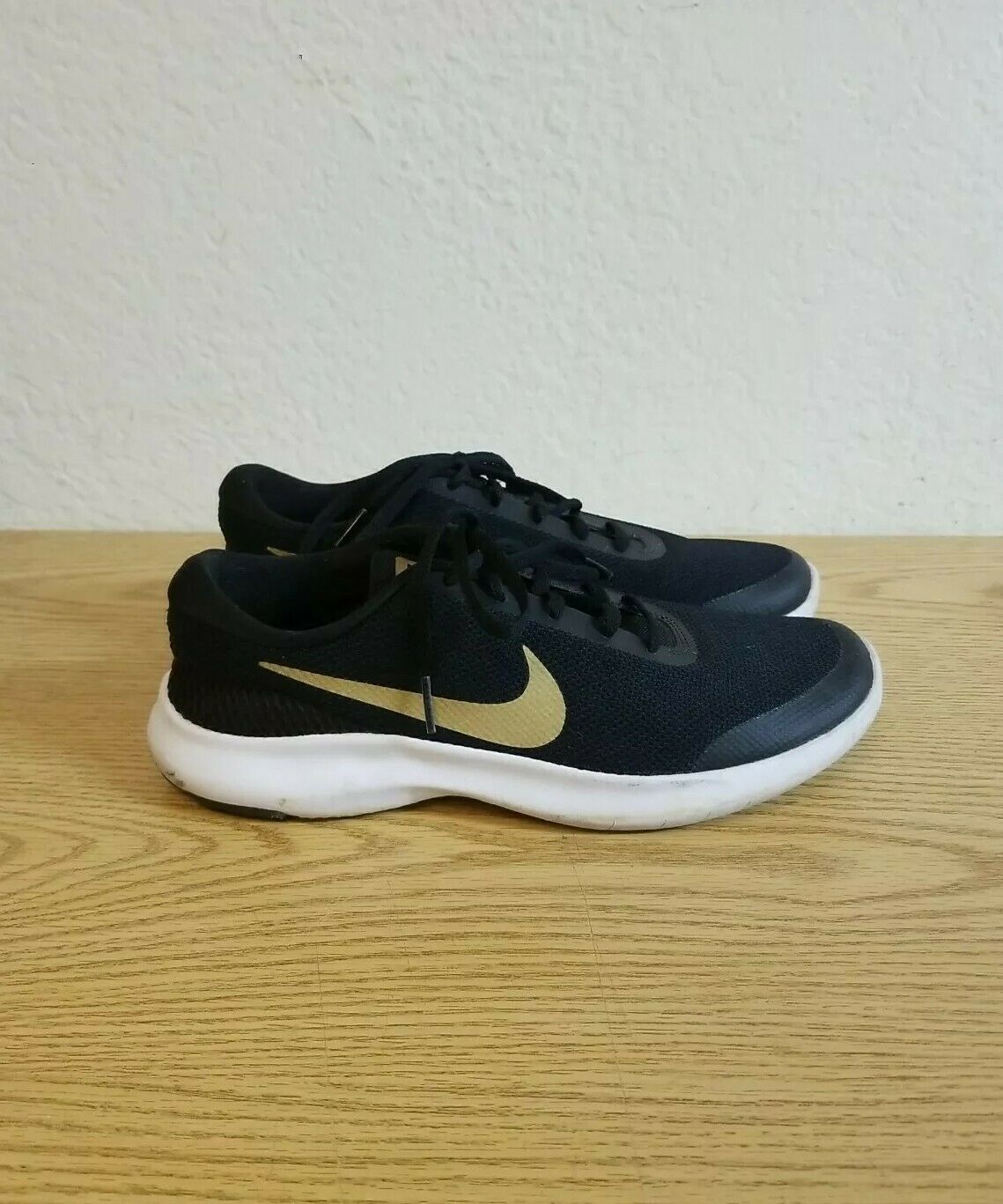 Nike Womens Flex Experience RN7 Running Walking Excercise Shoes Black Gold Sz 10