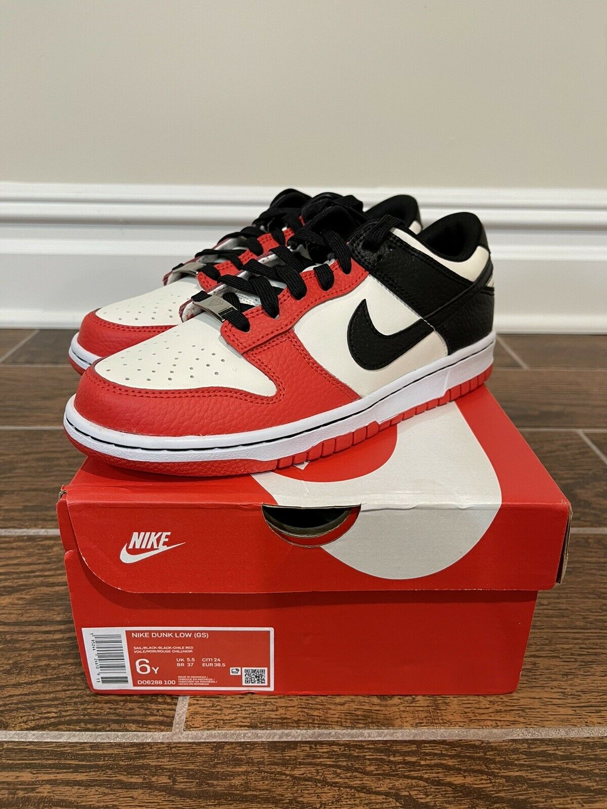 Nike x NBA Dunk Low Chicago Shoes DO6288-100 GS Size 6Y