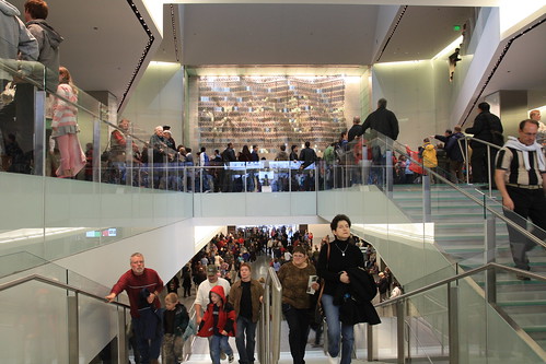 people stairs blackfriday washingtondc smithsonian dc... (Photo: Mr.TinDC on Flickr)