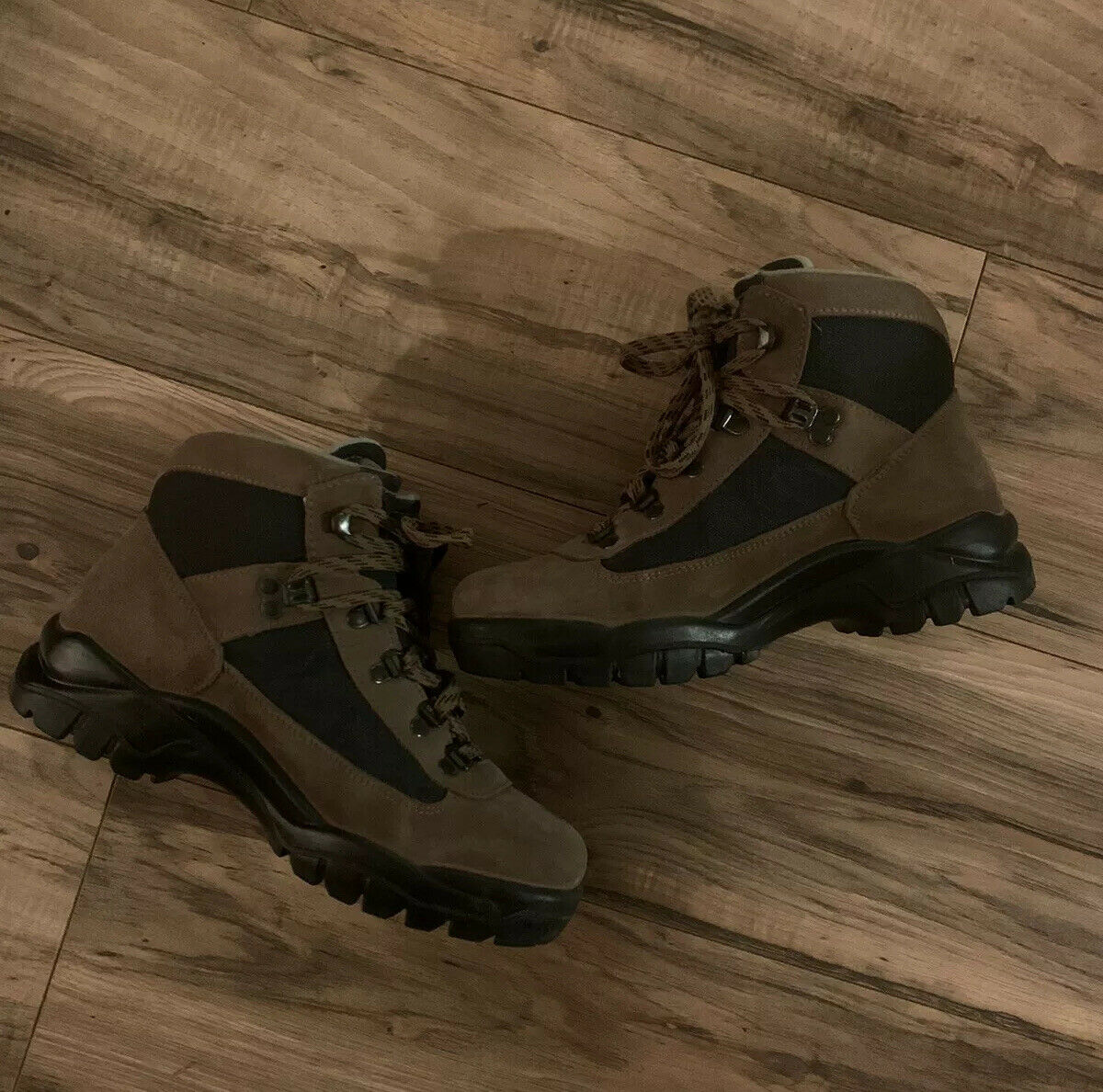 RAICHLE Men's 8.5 WATERPROOF Gore Tex Hiking Boots With Vibram Sole