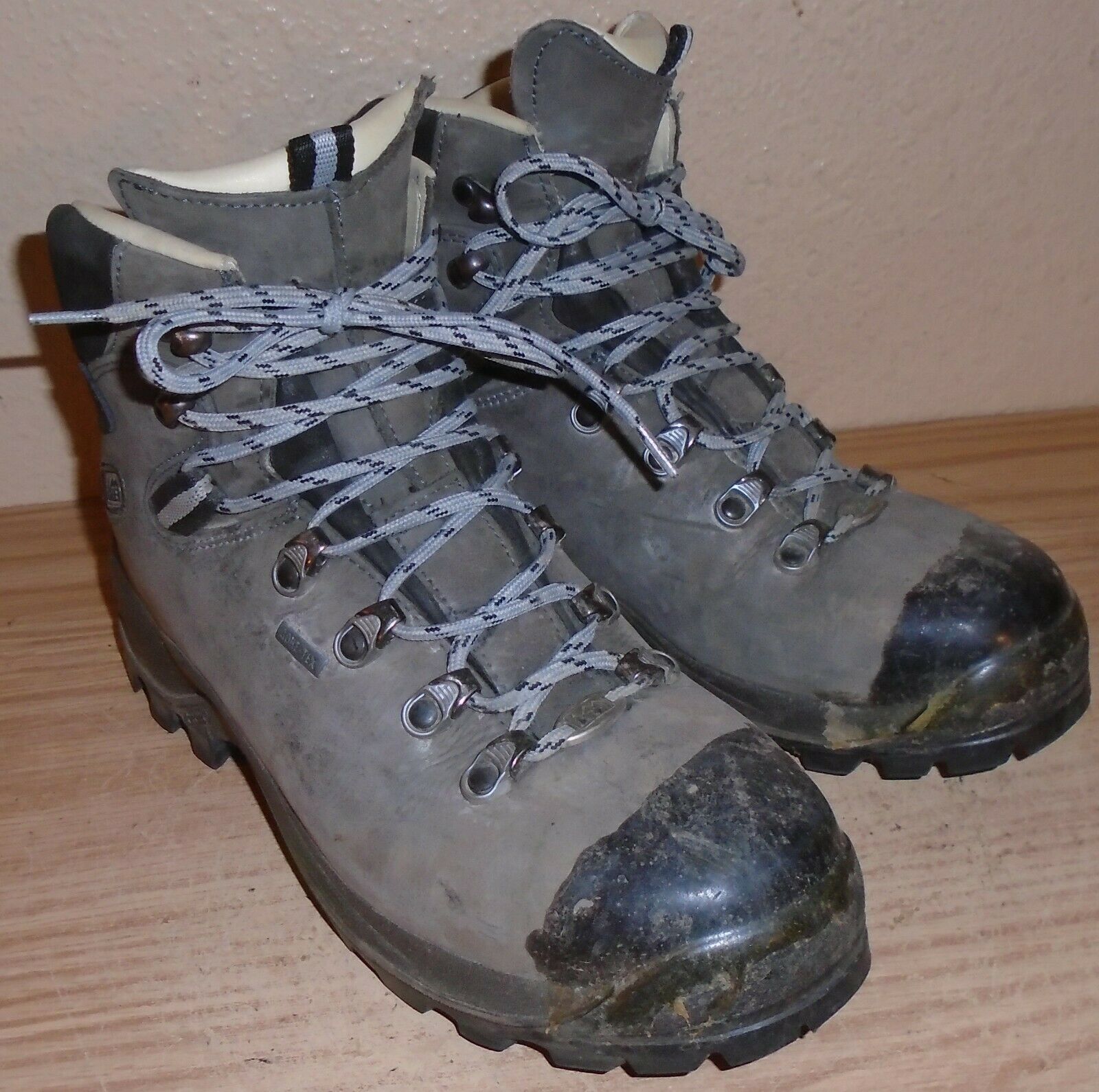 REI Women's Leather Lace-up Vibram Sole Waterproof Hiking Boots Size 8