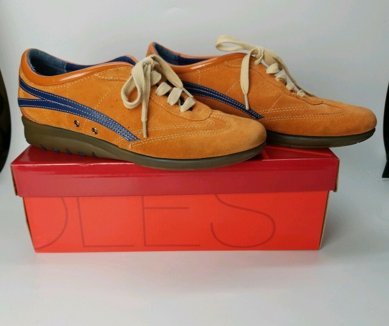 Retro Style Aerosoles 8 M Aircushion Orange Combo 464 Barely Worn Tennis Shoes