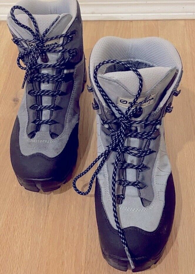 Scarpa hiking boots European size 40 Gore-Tex Men’s 7.5 women’s 8.5