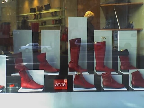 red shoes boots (Photo: dtweney on Flickr)