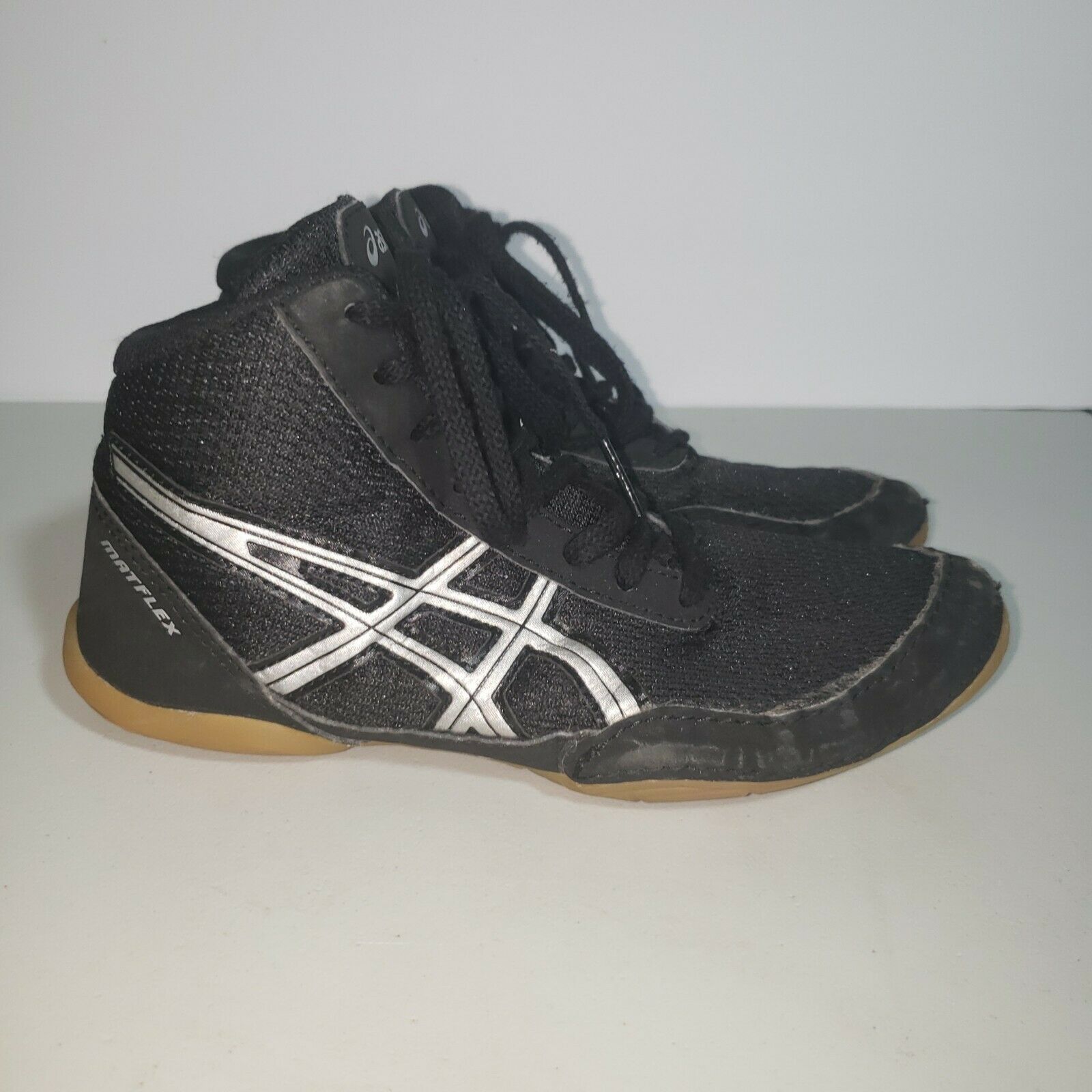 Size 2 ASICS Matflex Wrestling Shoes C545N Youth Black Silver Tan bottoms