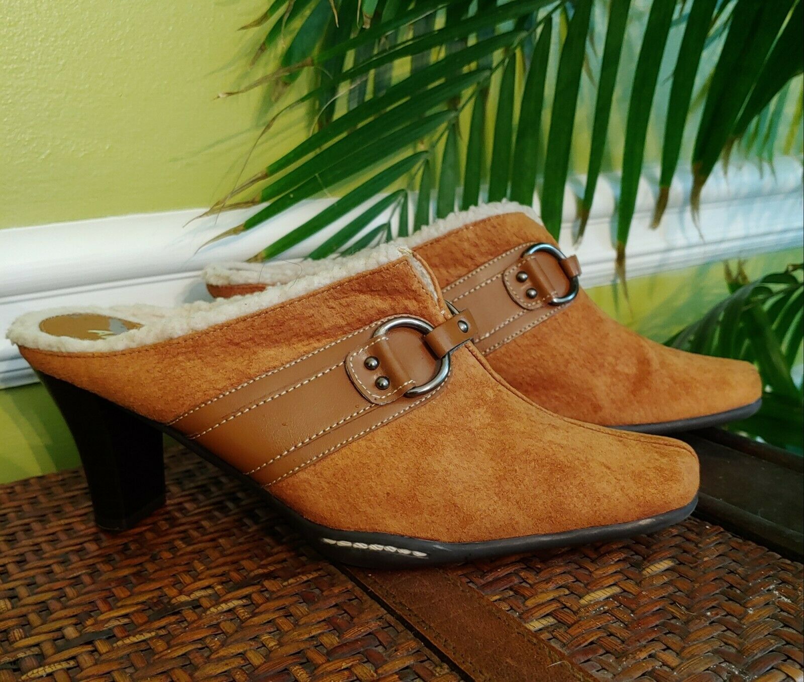 Size: 8B Aerosoles Womens Mules/Clogs, Slip-Ons, Suede Shoes with Sherpa Lining