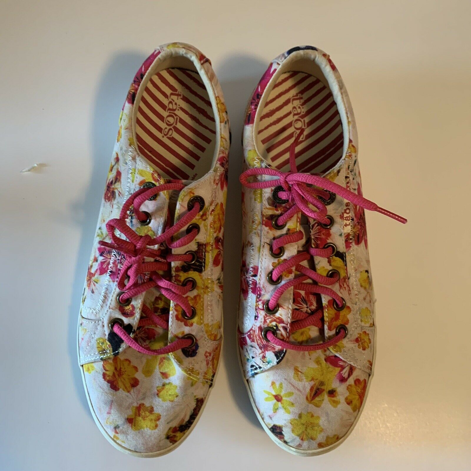 Taos Women Shoes Size 11, Multicolored Flower Print With Laces #35-0248