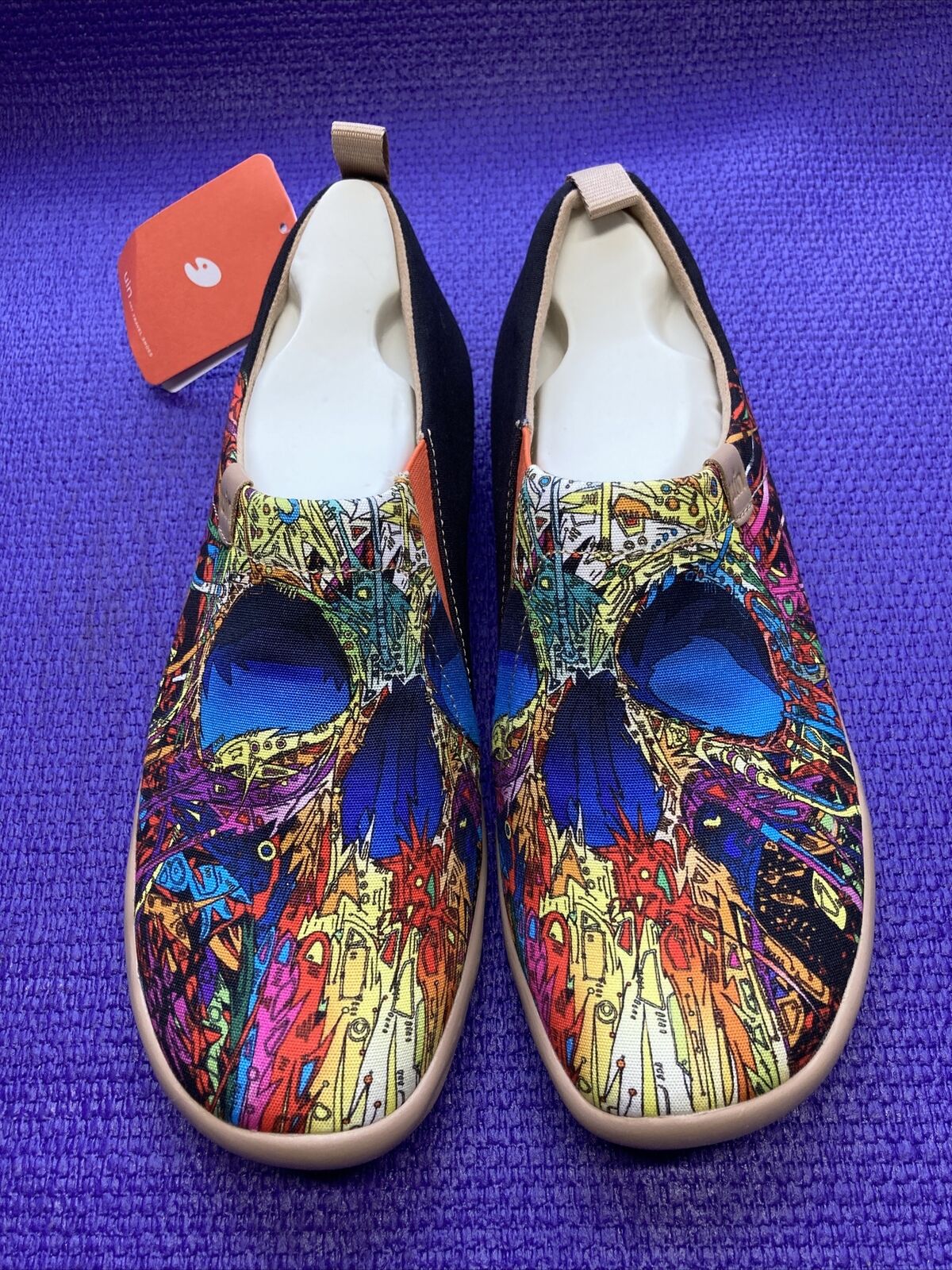 UIN ART TRAVEL NO BODY WOMENS TRAVEL SHOES CANVAS SLIP ON SIZE US 9