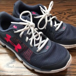 Under Armour Shoes | Girls Under Armor Sneakers | Color: Gray/Pink | Size: 7bb