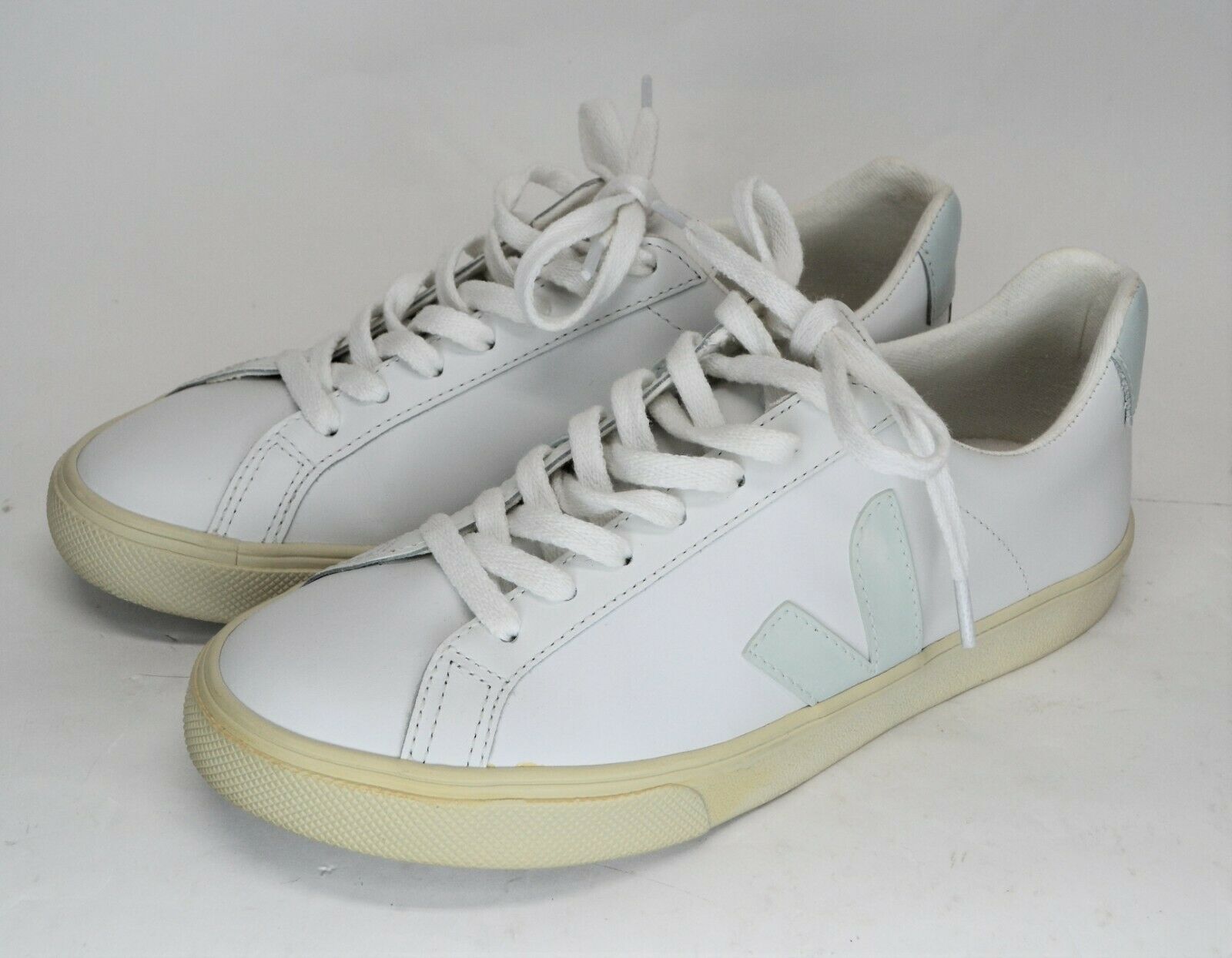 Veja Women White Leather Size 7 Casual Athletic Sneaker Shoes