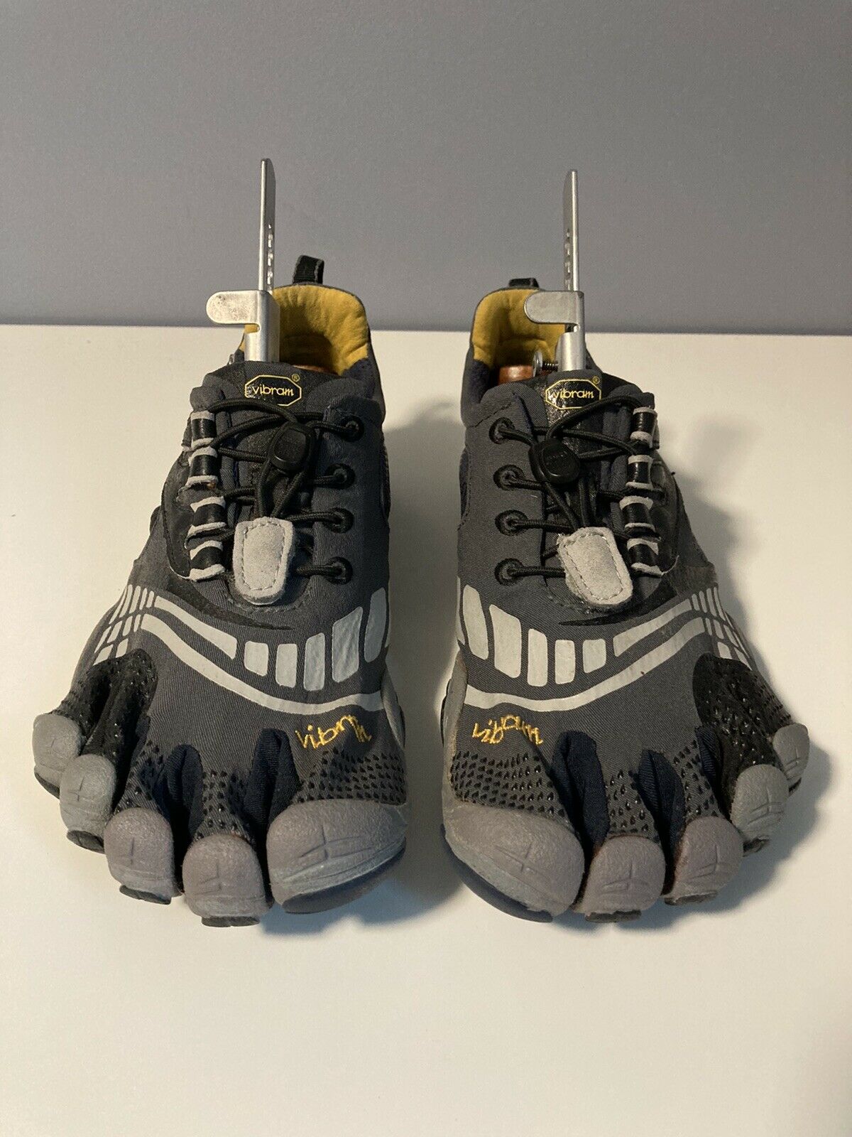 Vibram Five Finger Running Shoes Mens 8 EU 41 Silver Grey Outdoor M3752 Pre-Own