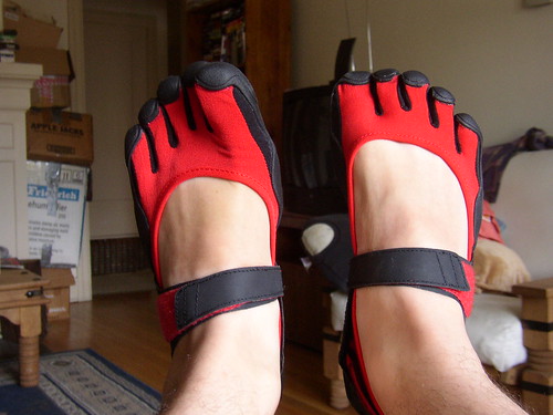 shoes vibram fivefingers (Photo: XWRN on Flickr)