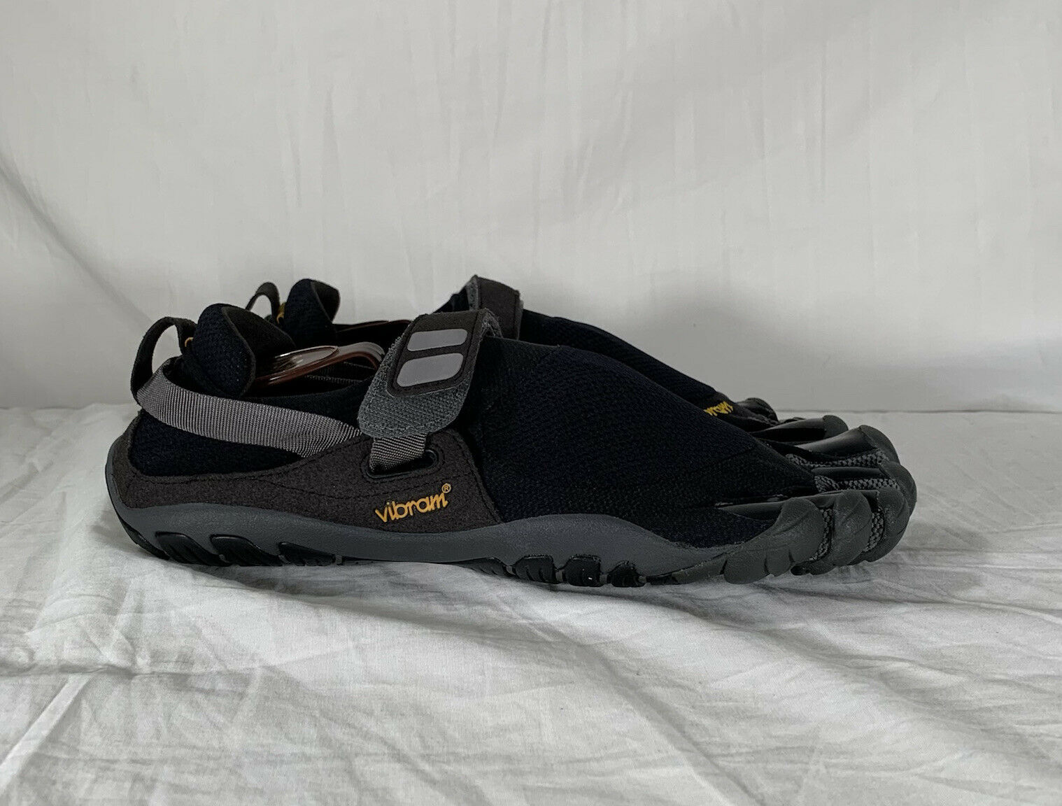 Read the Five Finger Vibram Review - Walking shoe for everyday use.