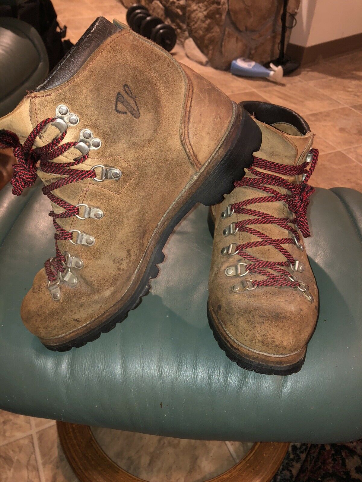 Vintage Italian made VASQUE Mountaineering Mountain Hiking Boots Men's US 10 M