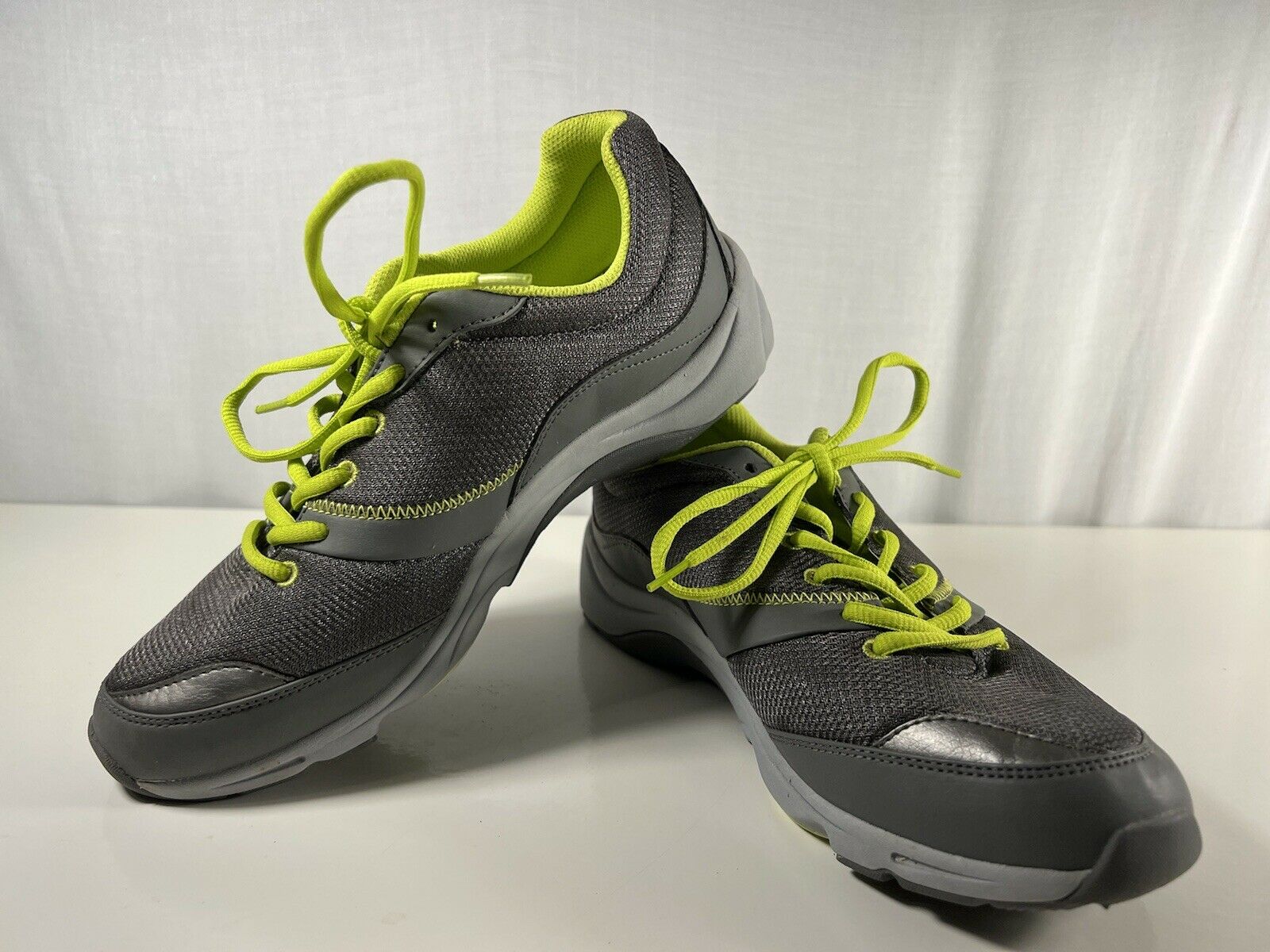 Vionic Shoes Sneakers Kona Womens Size 8 Gray Lime Green Mesh Shoes