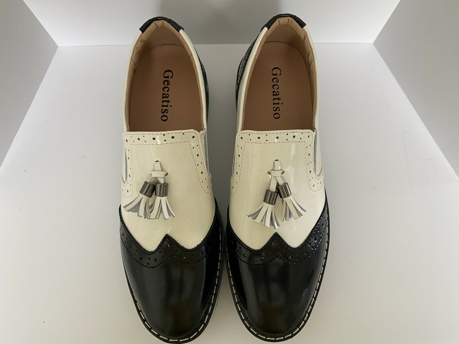 Women’s Faux Leather Wingtip Oxford Shoes IS Size 7