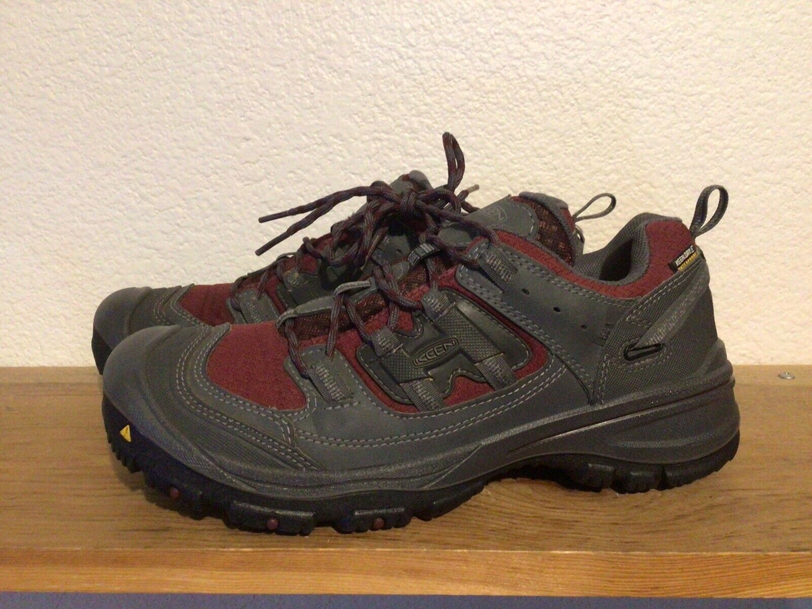 Women’s KEEN Dry Waterproof Gray Burgundy Sz 10 Low Hiking Steel Toe Shoes Boots