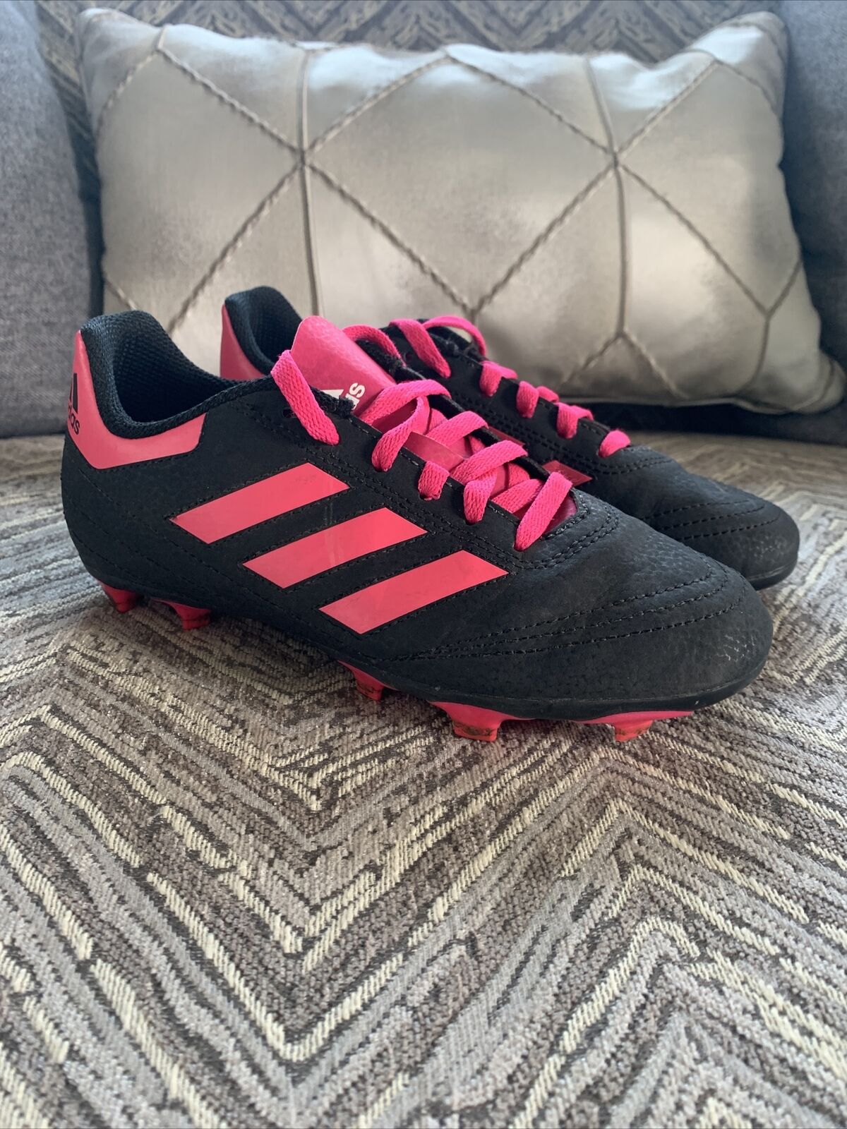 YOUTH GIRLS ADIDAS GOLETTO VII FGJ BLACK PINK SOCCER CLEATS SHOES-SIZE 2