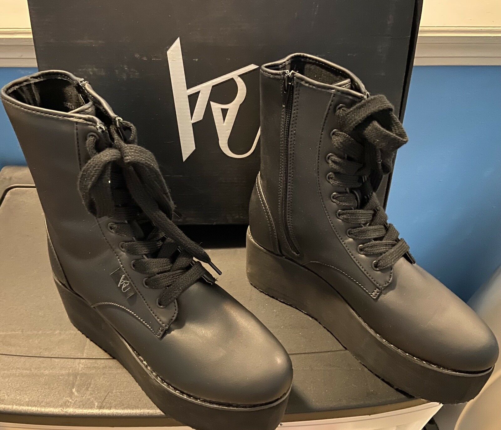 YRU platform boots black shoes Bloq Womens Size 8 Faux Leather Flatform