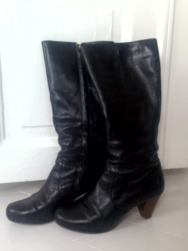 black leather boots frye (Photo: Kekka on Flickr)