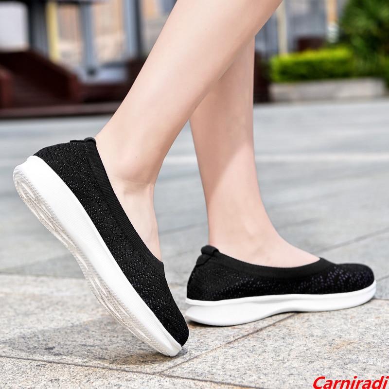 Lightweight Fashion Slip-on Casual Shoes Women Flying Weave Breathable Soft Mother Fitness Sneakers Ladies Non-slip Jogging Shoe