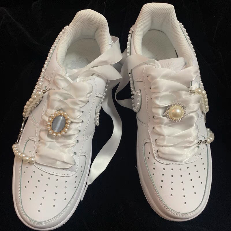 Luxury Shoe Charms for Nike Air Force 1 DIY Shoe Decoration Fashion Sneaker Accessories Flat White Women Sneaker Charms Designer