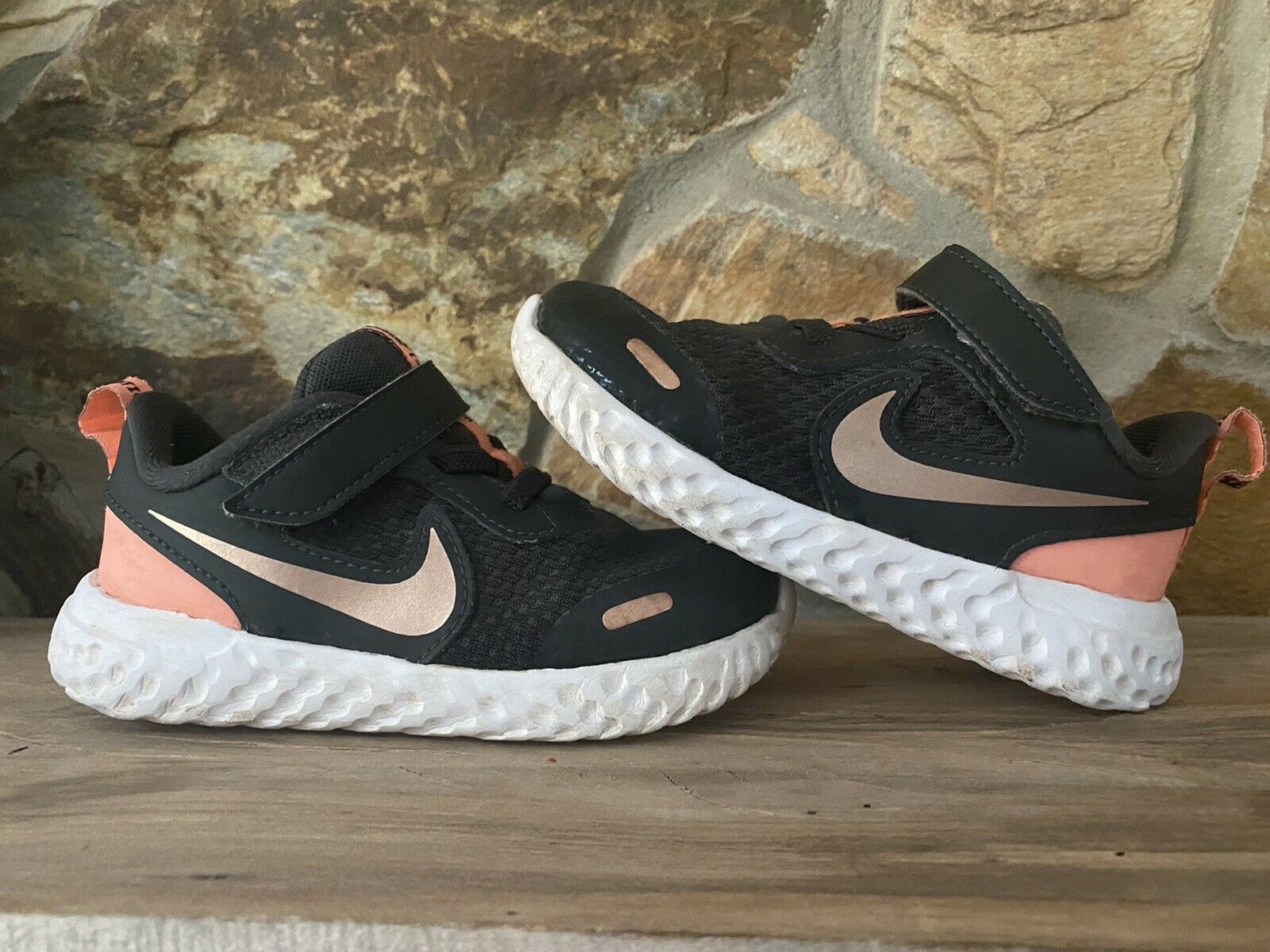 Nike 8C Girls Toddler Shoe Sneakers Black Coral Black Size 8