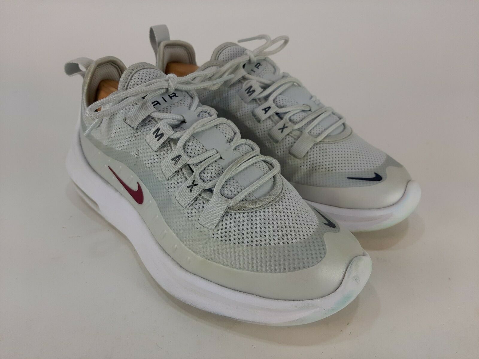 Nike Air Max Axis White & Gray Running Shoes Womens Size 5