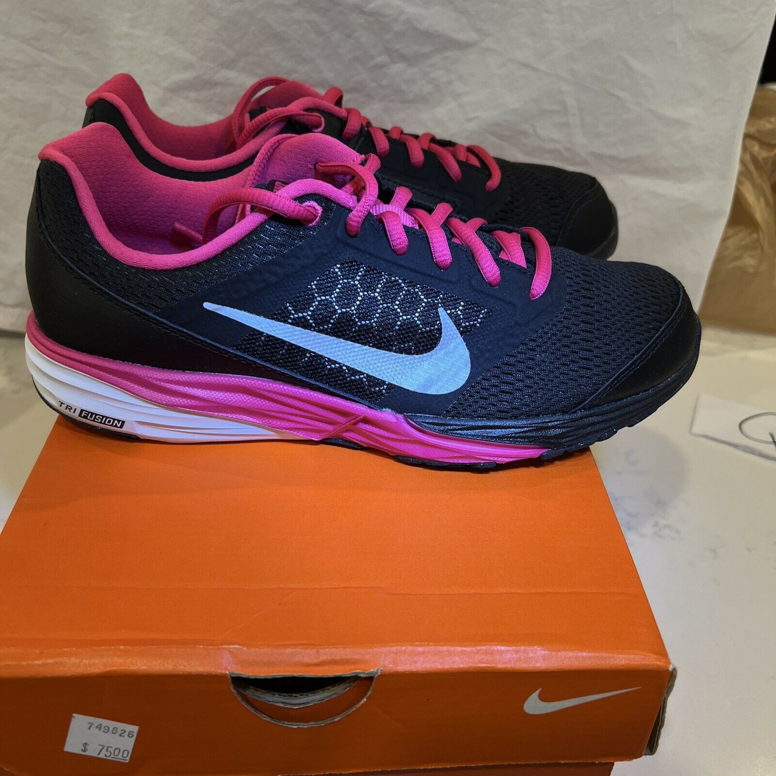 Nike Girls running shoes Size 6Y