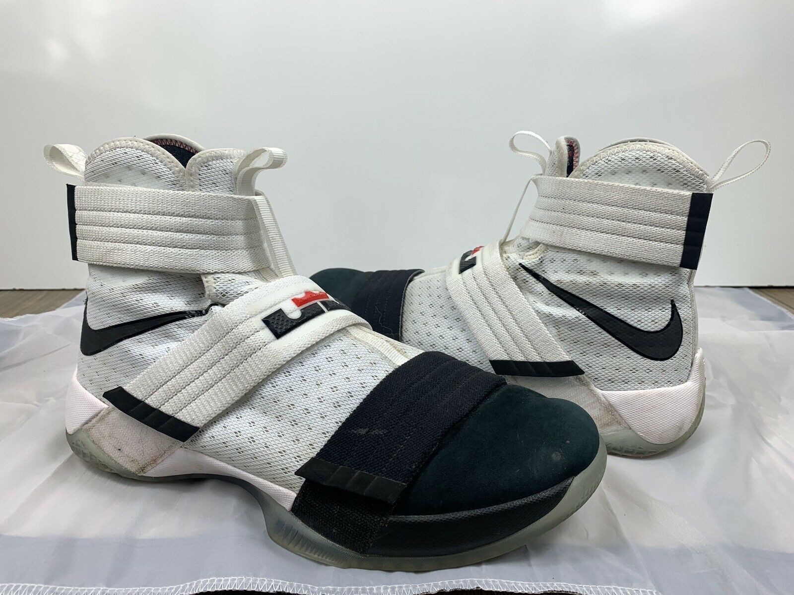 Nike Mens Zoom Lebron Soldier 10 844378-102 White Black Basketball Shoes Sz 10.5