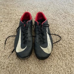 Nike Shoes | Red And Black Nike Soccer Cleats | Color: Black/Red | Size: 7