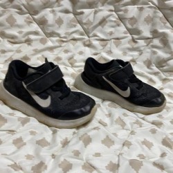 Nike Shoes | Toddler Size 9 Nike Free Rn | Color: Black/White | Size: 9b